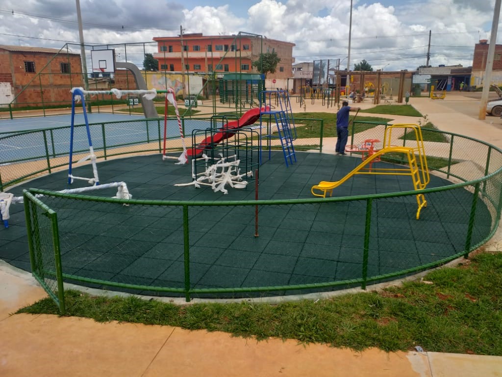 PISO PARA PLAYGROUND
