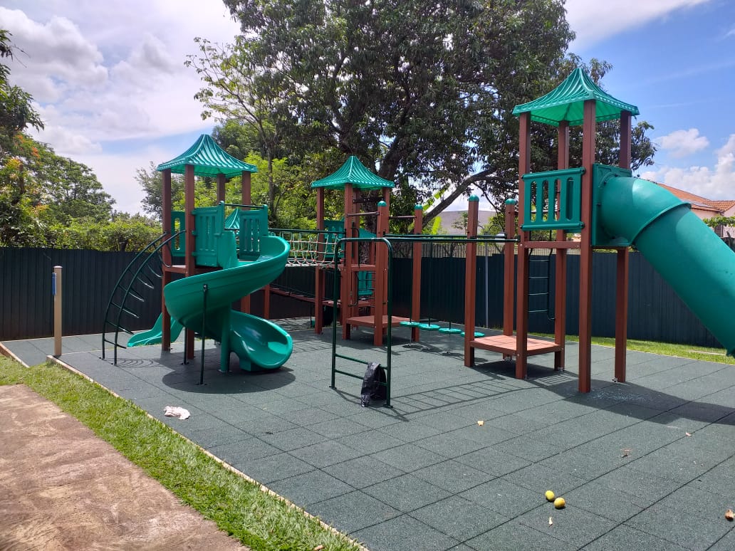 PLAYGROUND E PISO